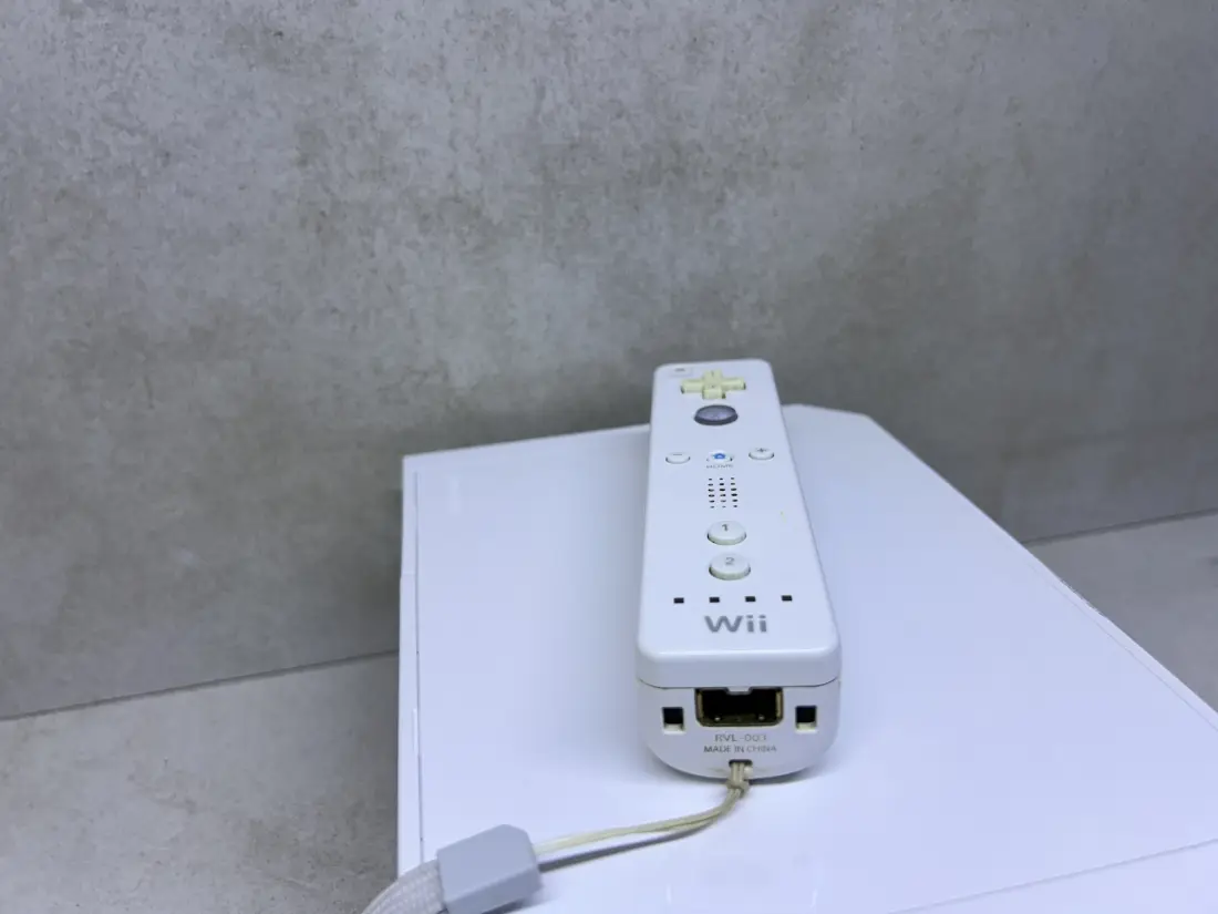 Nintendo Wii > 64gb / 368 igara / + Emulatori / WHITE