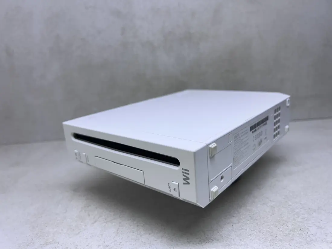 Nintendo Wii > 64gb / 368 igara / + Emulatori / WHITE