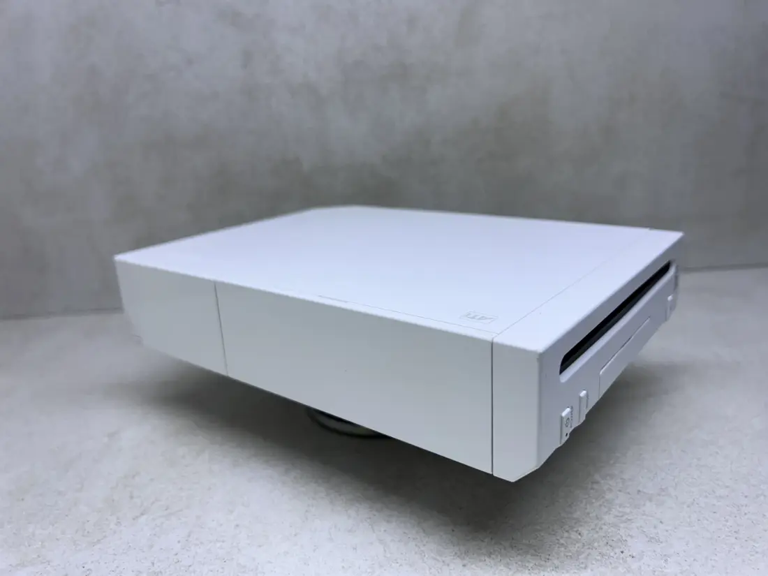 Nintendo Wii > 64gb / 368 igara / + Emulatori / WHITE