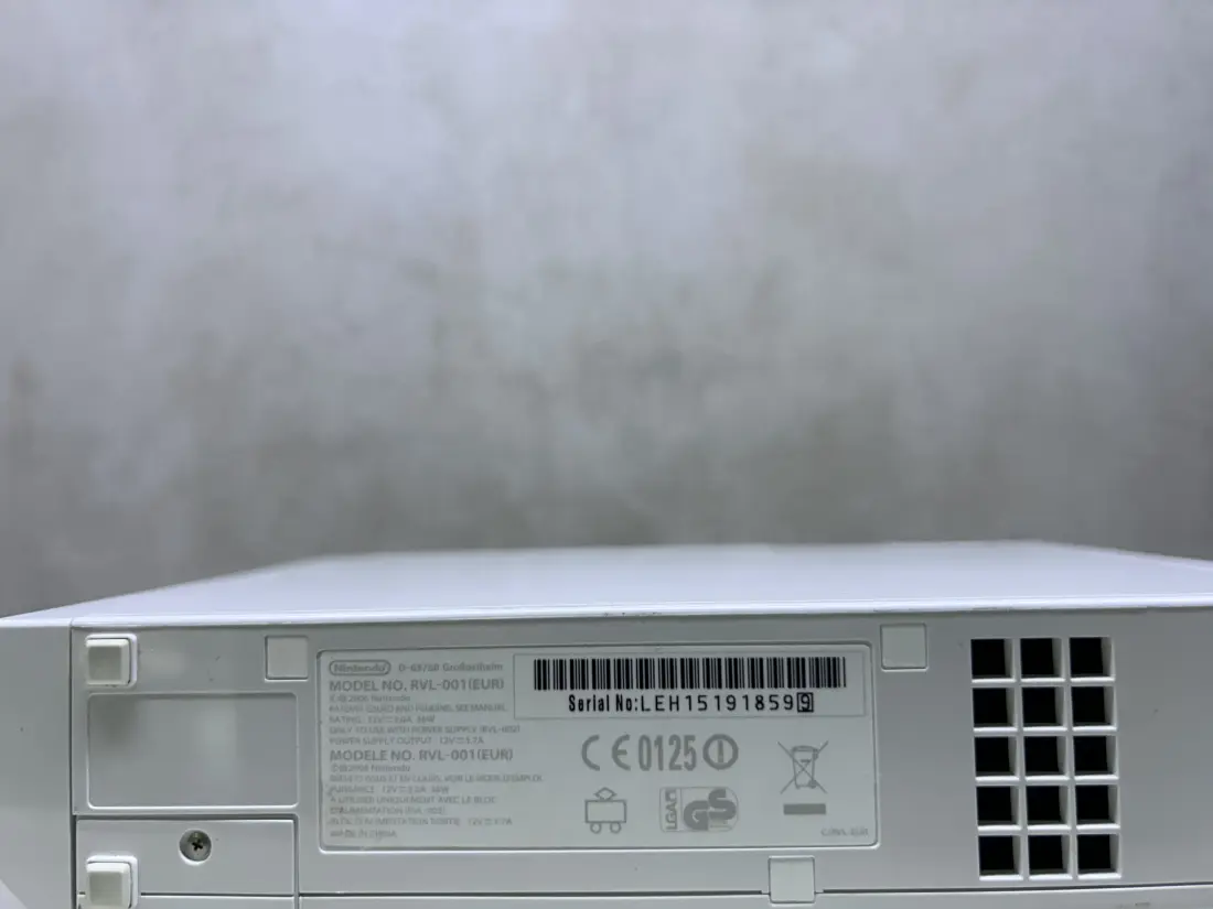 Nintendo Wii > 64gb / 368 igara / + Emulatori / WHITE