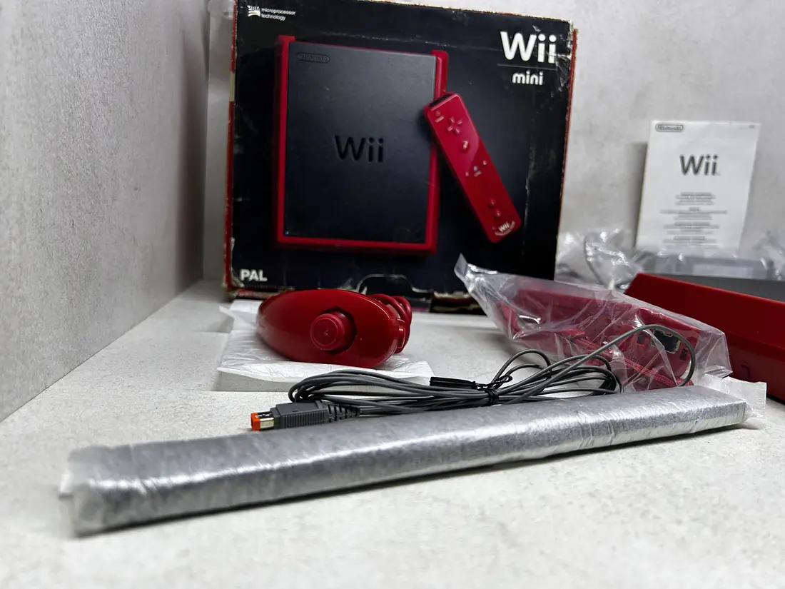 Nintendo Wii Mini > + Wii Sports / + Kutija