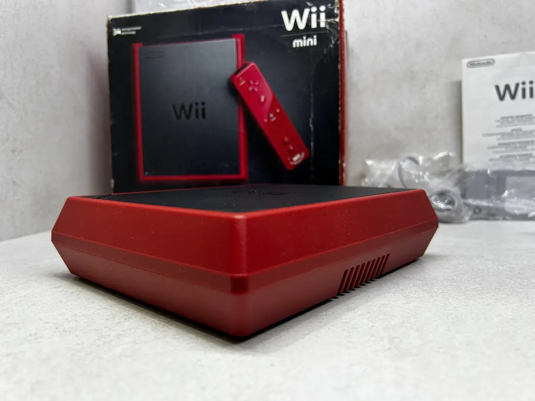 Nintendo Wii Mini > + Wii Sports / + Kutija