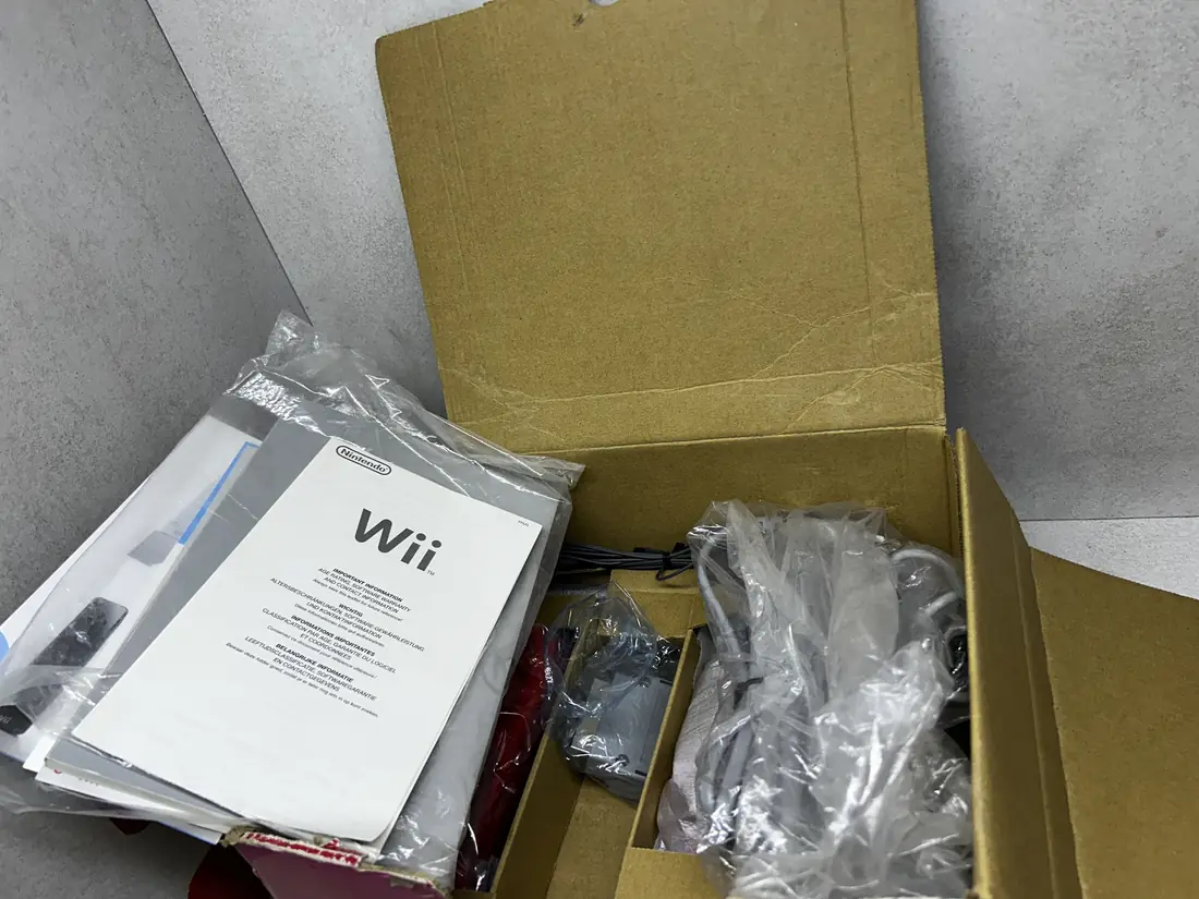 Nintendo Wii Mini > + Wii Sports / + Kutija