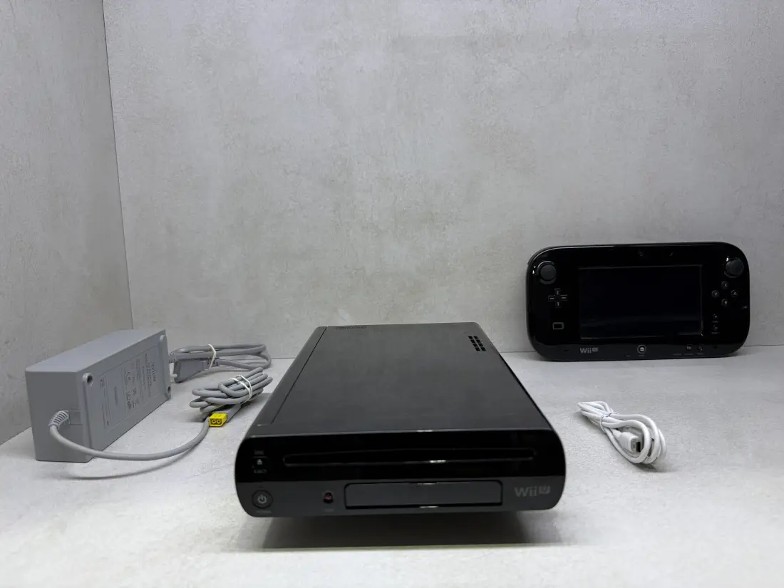 Nintendo Wii U > 32gb / 5-10 igara / BLACK