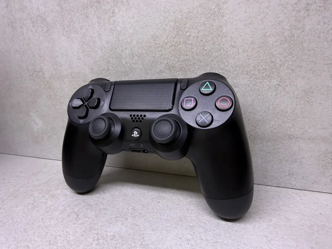 PS4 > Džojstik / BLACK / Dualshock 4 V2 / NOVO
