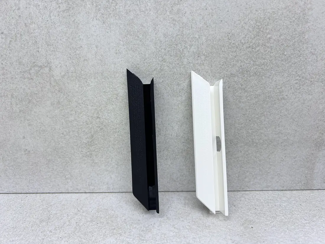 PS4 PRO > Poklopac za HDD / Lajsna kod harda / 2 boje