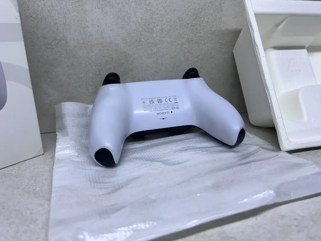 PS5 > Džojstik / DualSense Wireless / WHITE / + Kutija