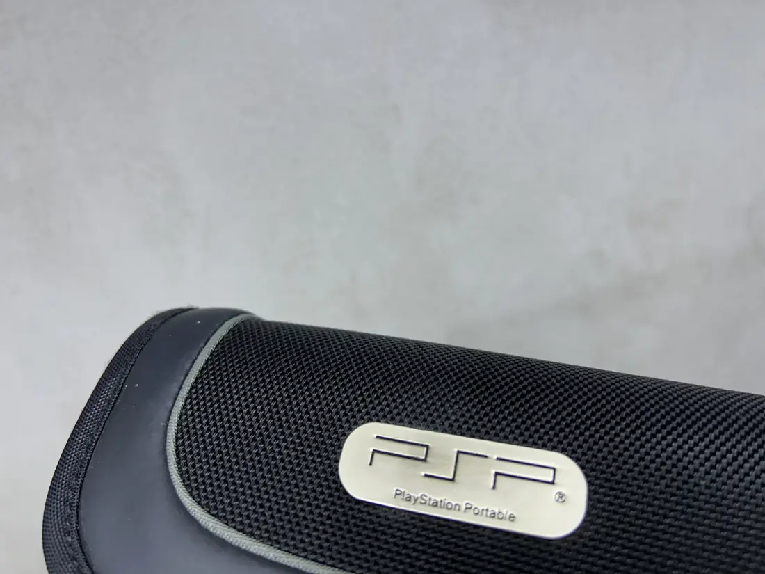 PSP > Futrola + Case / ORIGINAL sa metalnim zigom