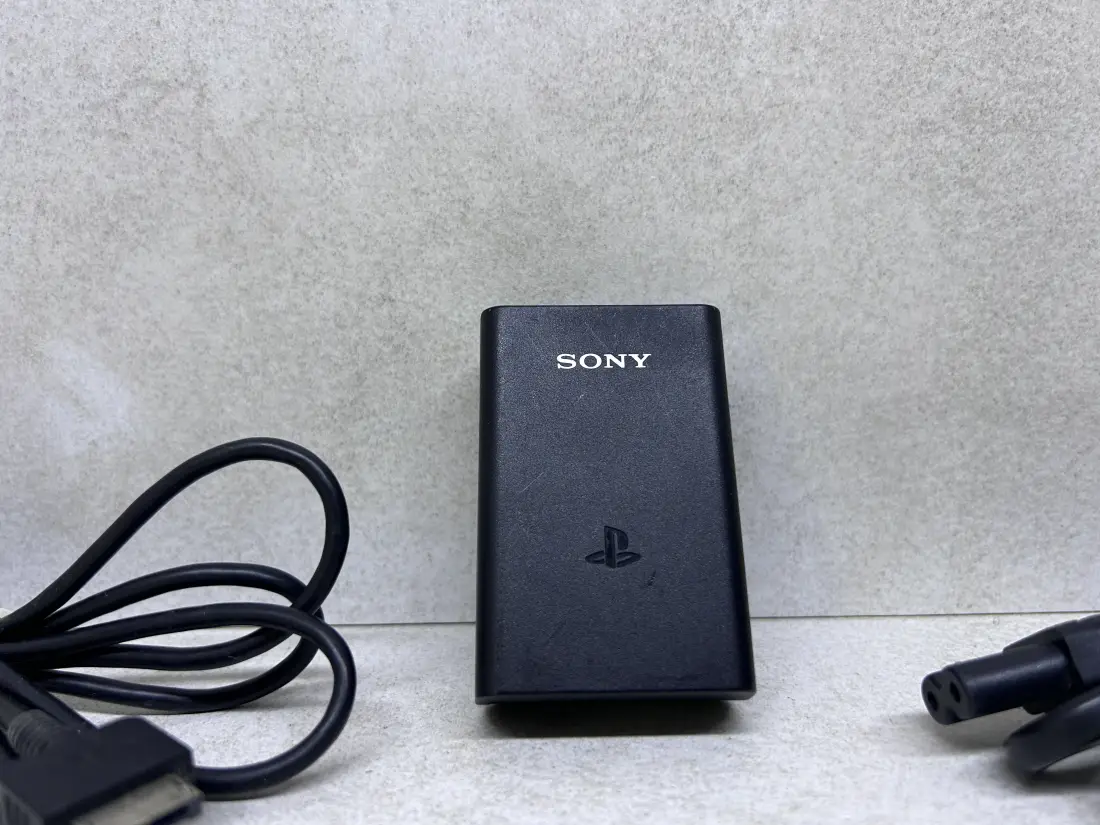 PS Vita 1000 > Punjac / ORIGINAl Sony