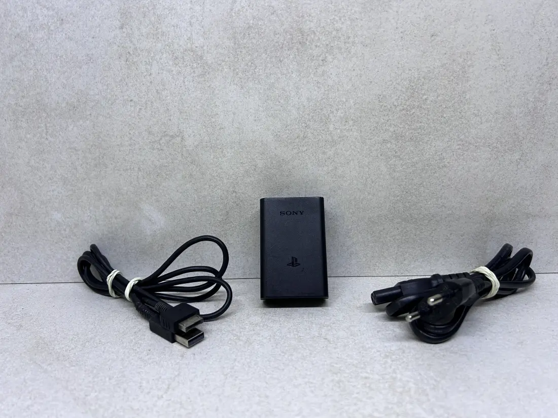 PS Vita 1000 > Punjac / ORIGINAl Sony