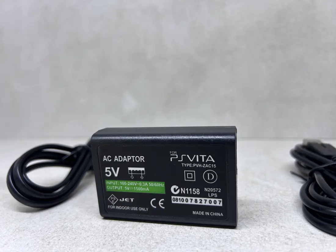 PS Vita > Punjac / AC Adapter + kablovi