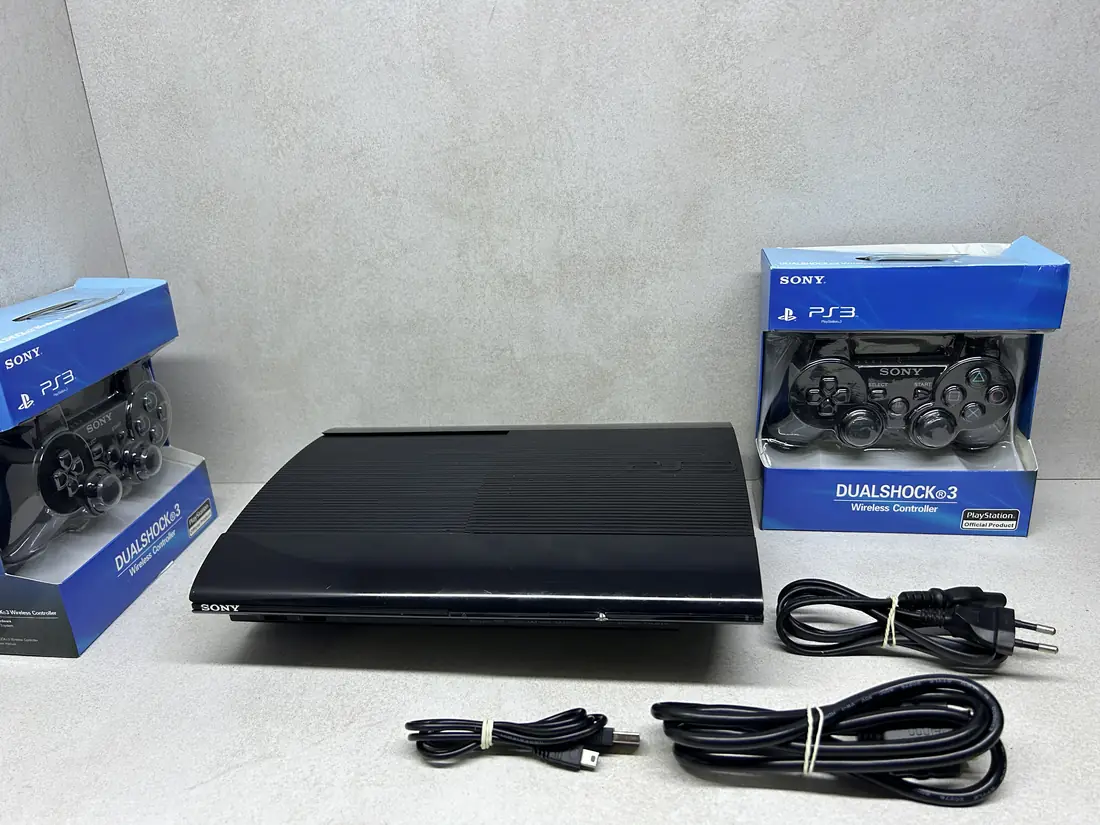 PS3 Super Slim > 160gb / 15 igara / GTA V + Minecraft … / + Online