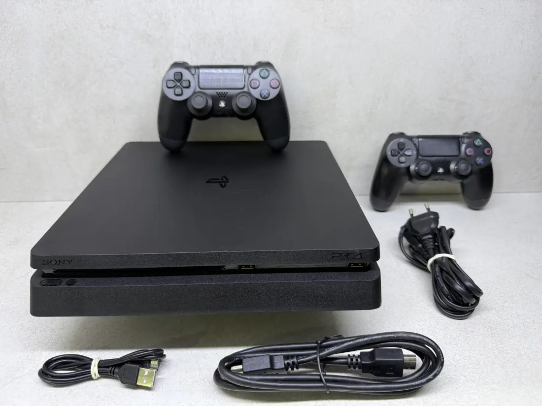 PS4 Slim > 1TB / Fortnite + Roblox + eFootbal …