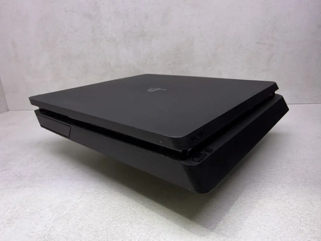 PS4 Slim > 1TB / Fortnite + Roblox + eFootbal …