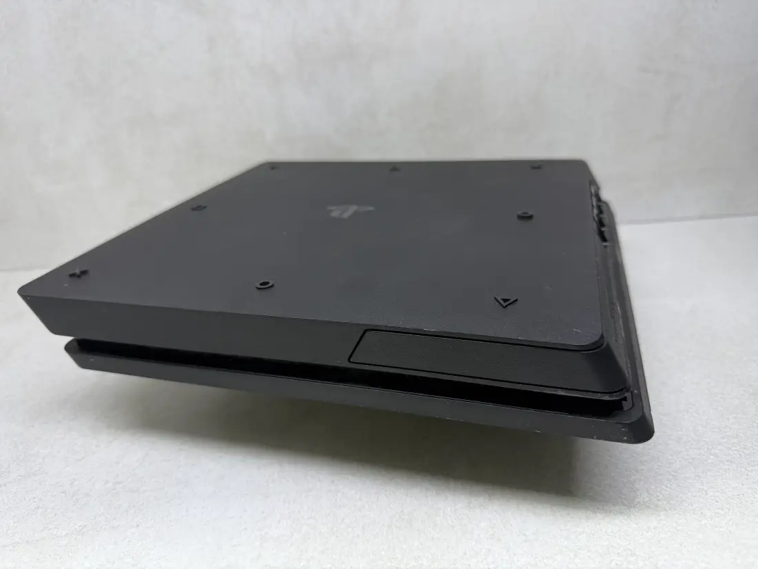 PS4 Slim > 1TB / Fortnite + Roblox + eFootbal …