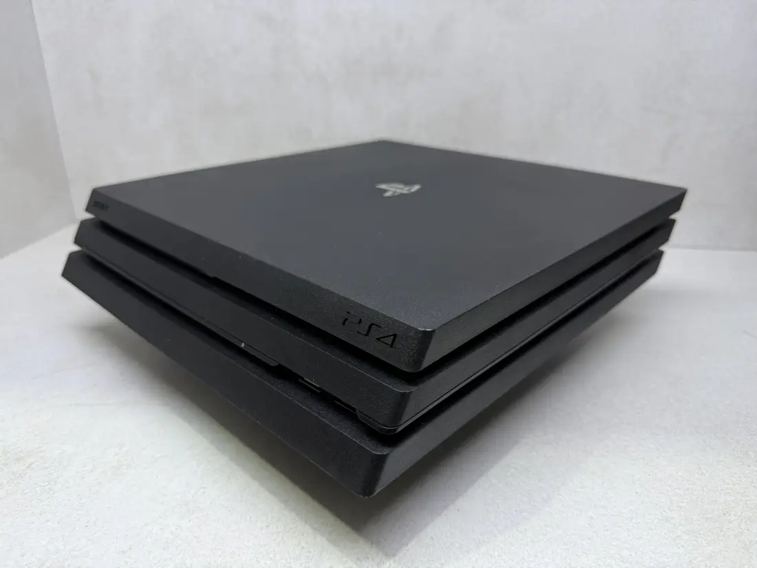 PS4 Pro > 1TB / Fortnite + Roblox + eFootbal …