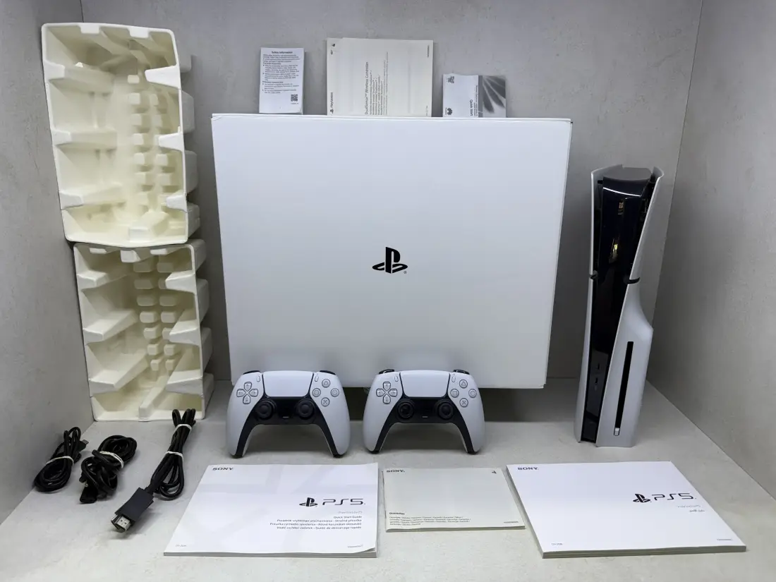 PS5 Slim Disk > 1TB / Fortnite + Roblox + Astors …/ + Kutija