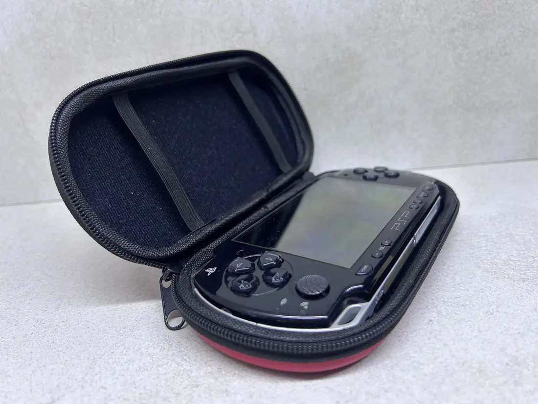 PSP 2000 Slim > 64gb / 579 igara / + Emulatori