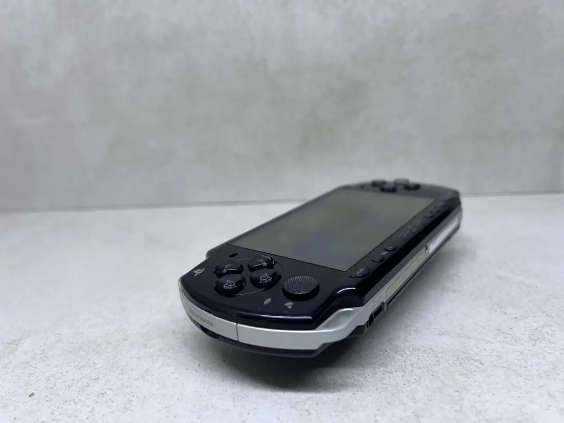 PSP 2000 Slim > 64gb / 579 igara / + Emulatori