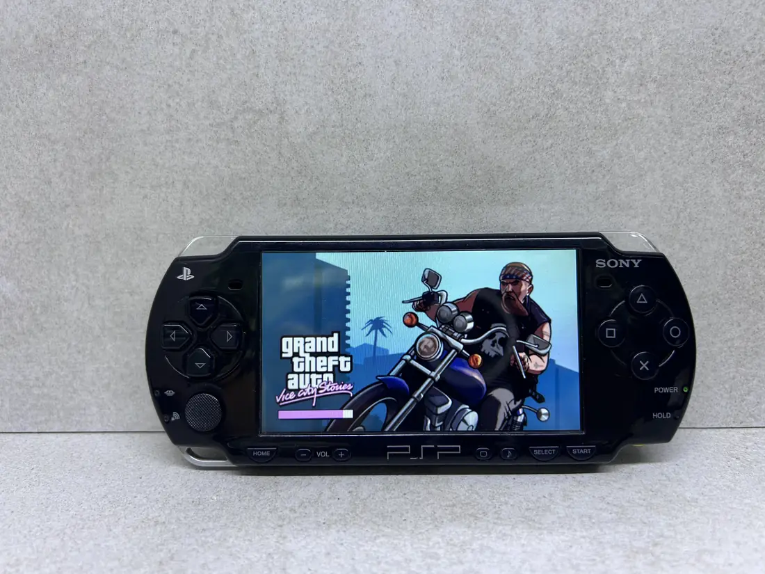 PSP 2000 Slim > 64gb / 579 igara / + Emulatori