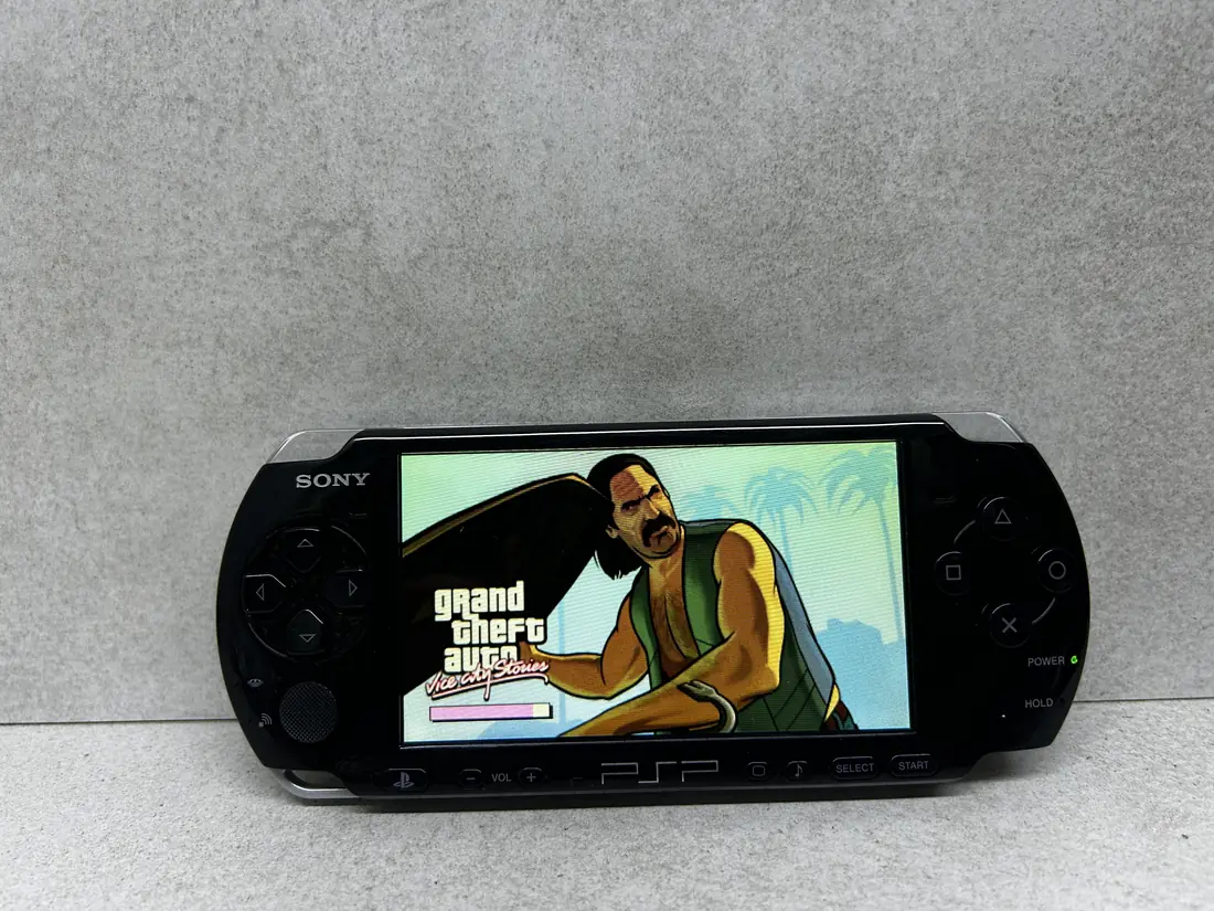 PSP 3000 Slim > 64gb / 579 igara / + Emulatori