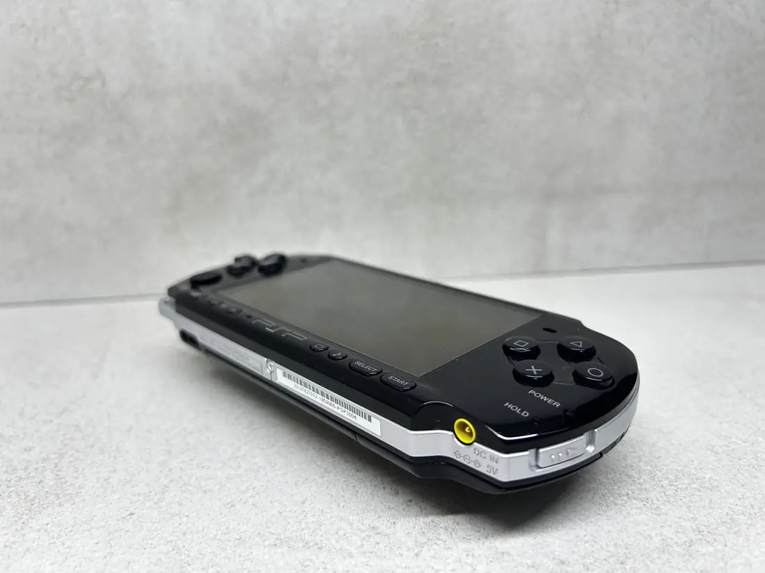 PSP 3000 Slim > 64gb / 579 igara / + Emulatori
