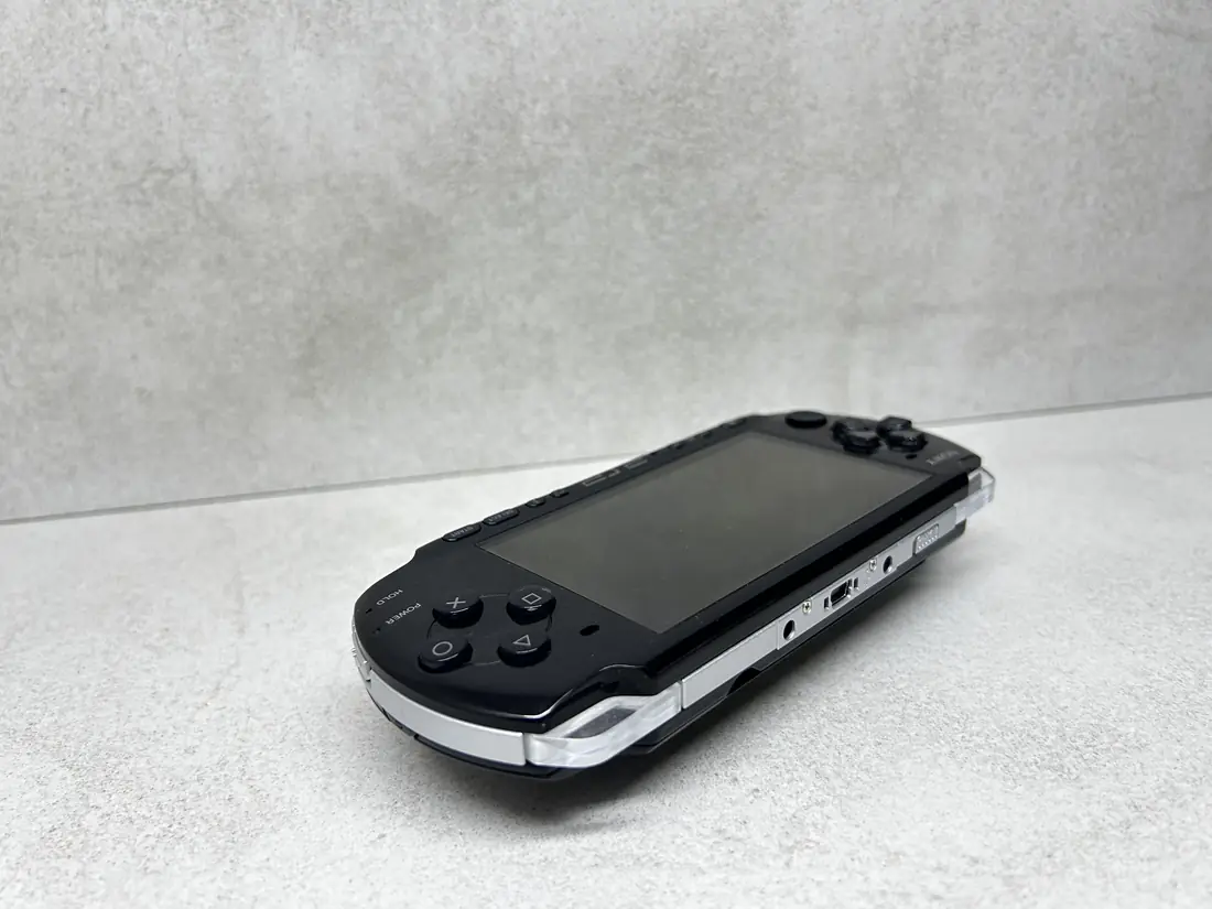 PSP 3000 Slim > 64gb / 579 igara / + Emulatori