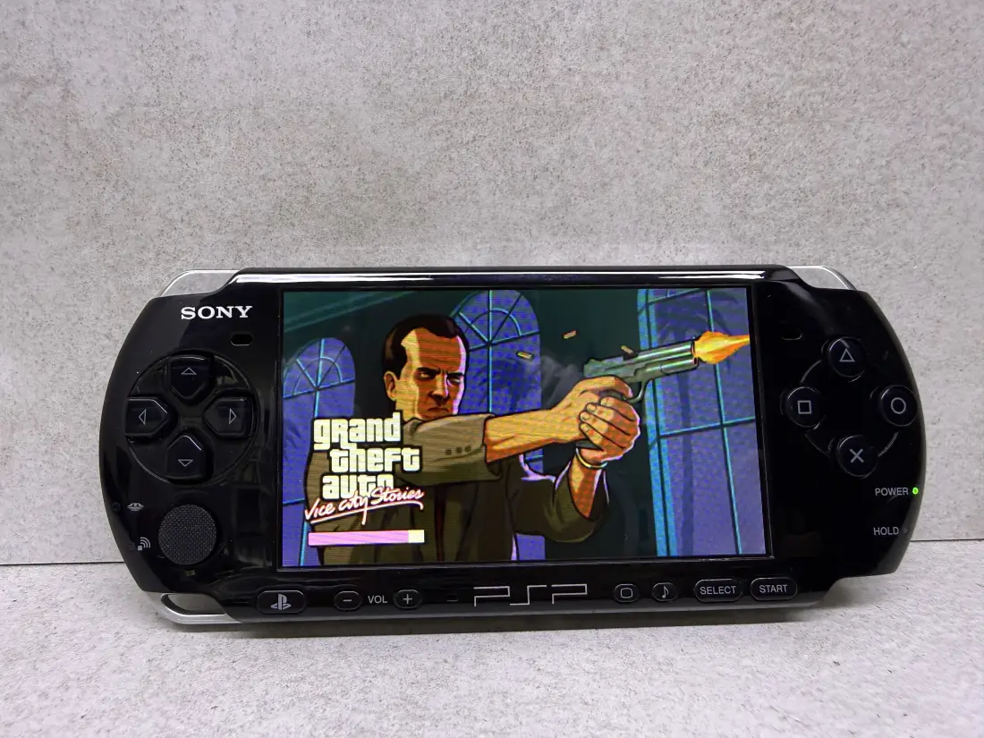 PSP 3000 Slim > 64gb / 579 igara / + Emulatori