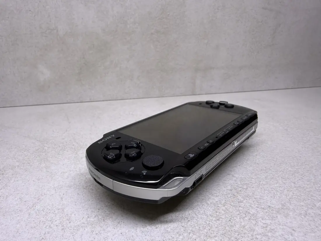 PSP 3000 Slim > 64gb / 579 igara / + Emulatori