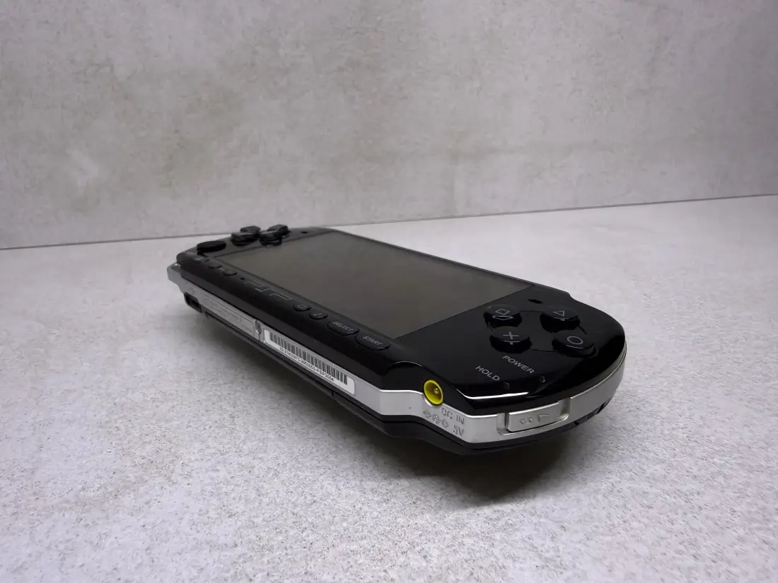 PSP 3000 Slim > 64gb / 579 igara / + Emulatori