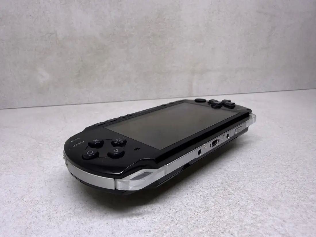 PSP 3000 Slim > 64gb / 579 igara / + Emulatori
