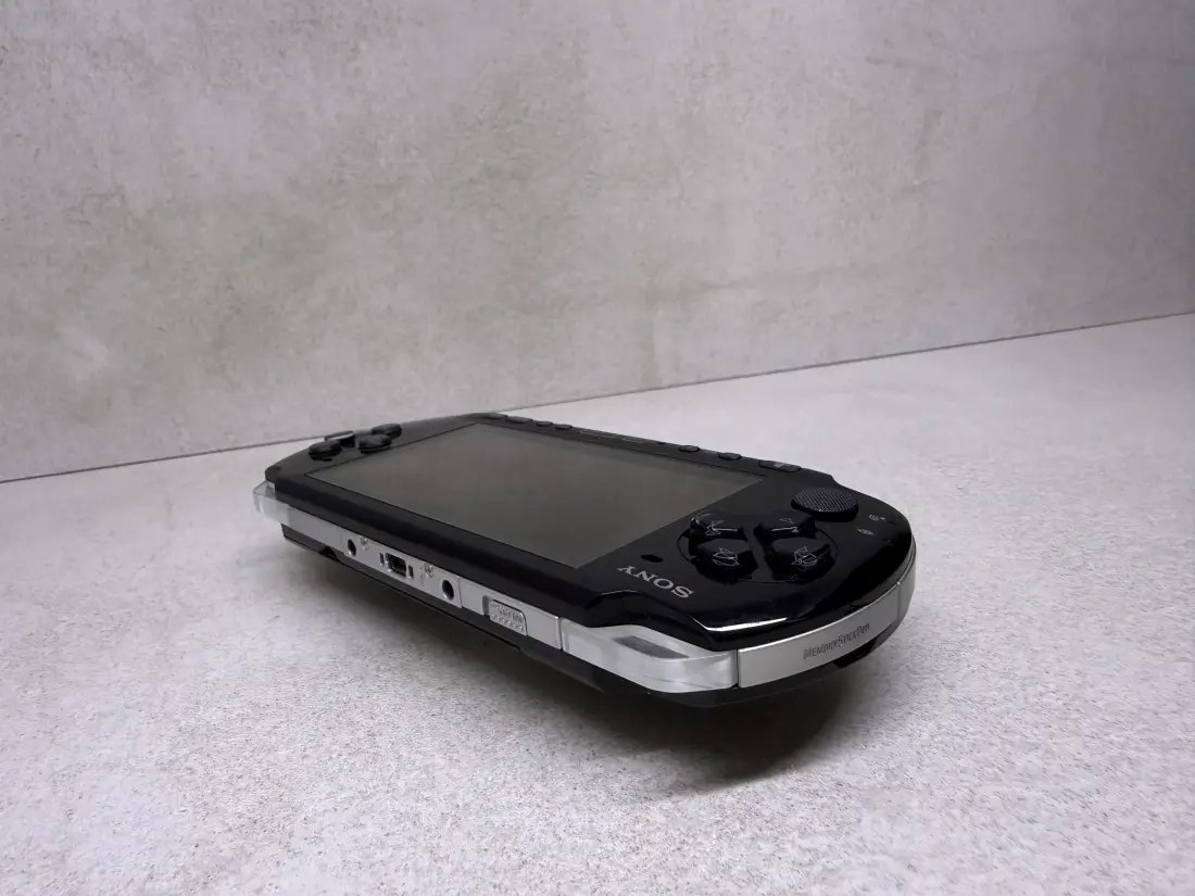 PSP 3000 Slim > 64gb / 579 igara / + Emulatori