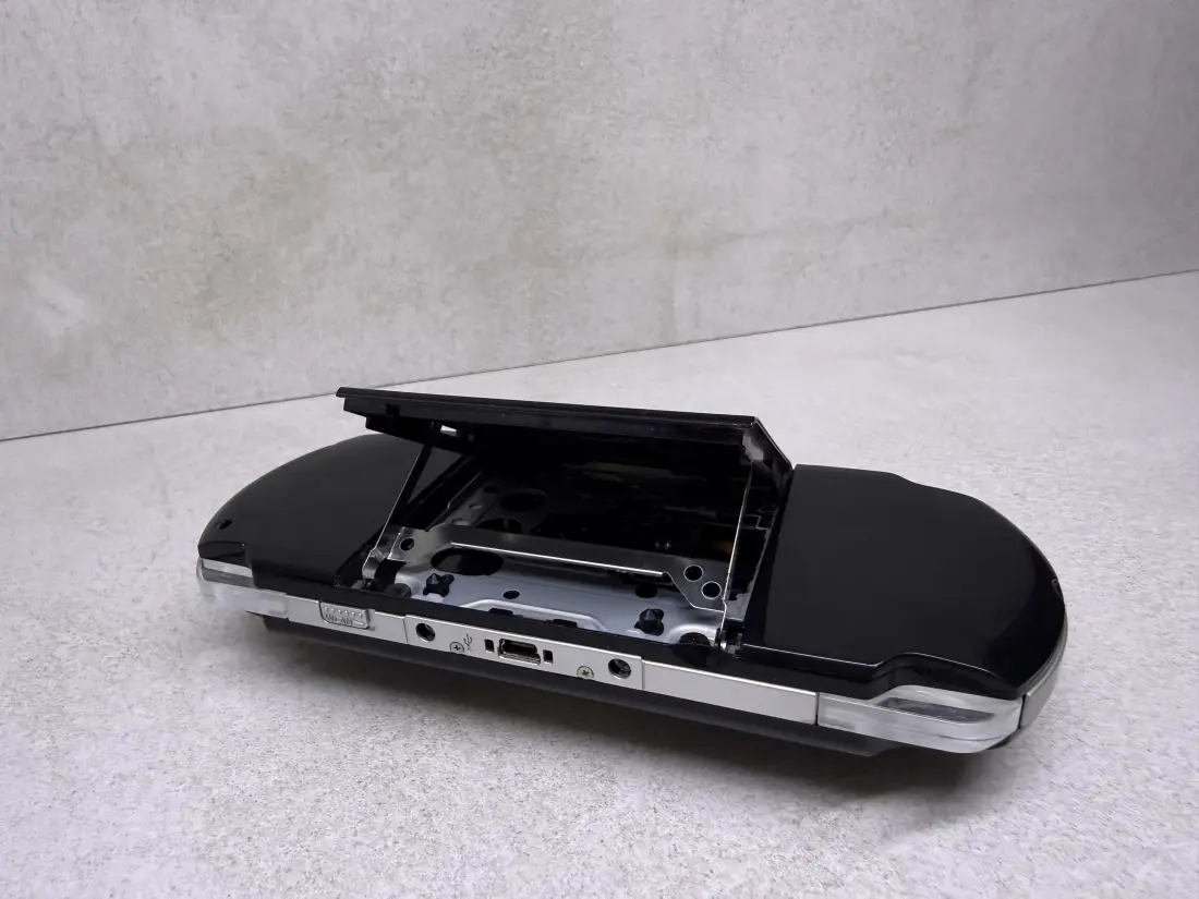 PSP 3000 Slim > 64gb / 579 igara / + Emulatori