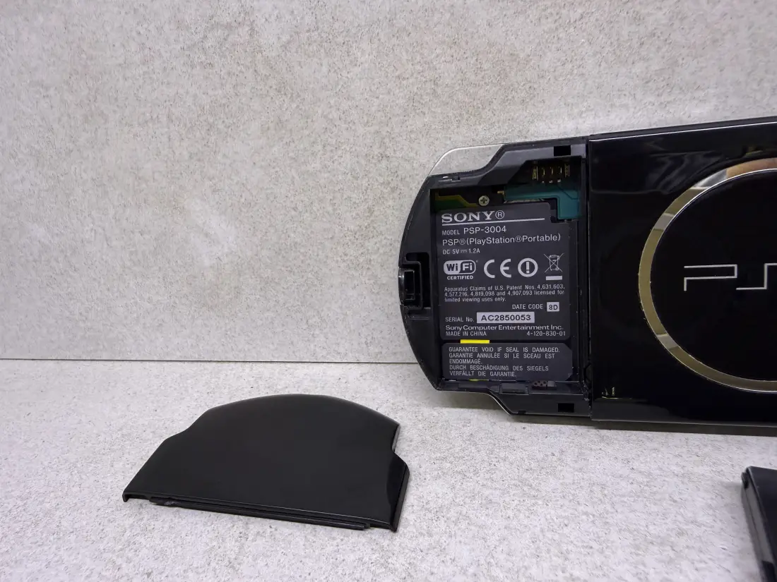 PSP 3000 Slim > 64gb / 579 igara / + Emulatori