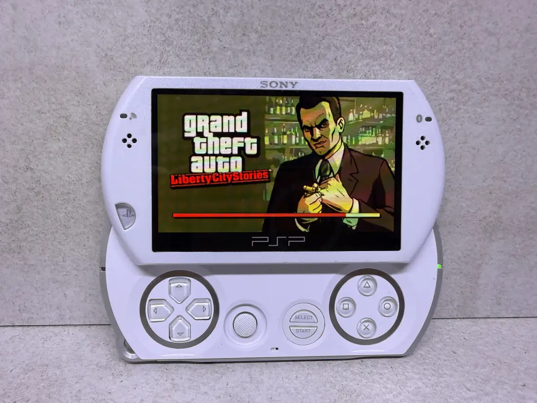 PSP GO > 16gb / 344 igre / + Emulatori