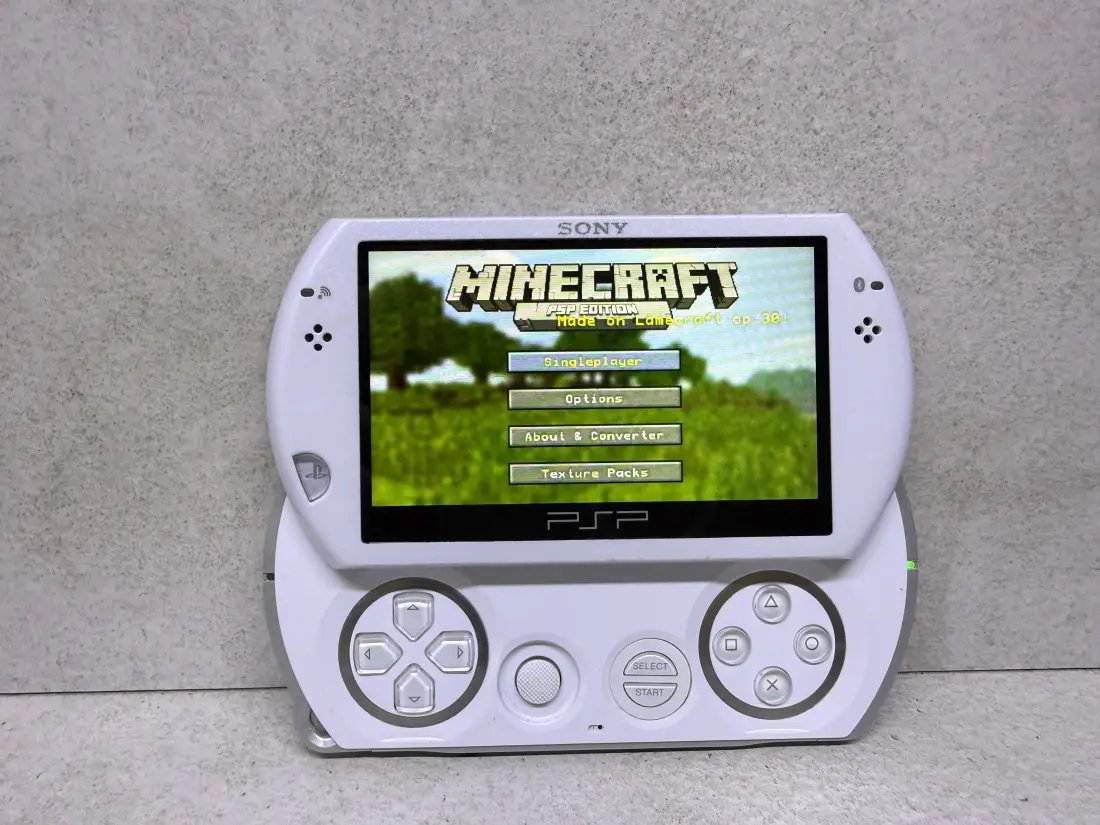 PSP GO > 16gb / 344 igre / + Emulatori