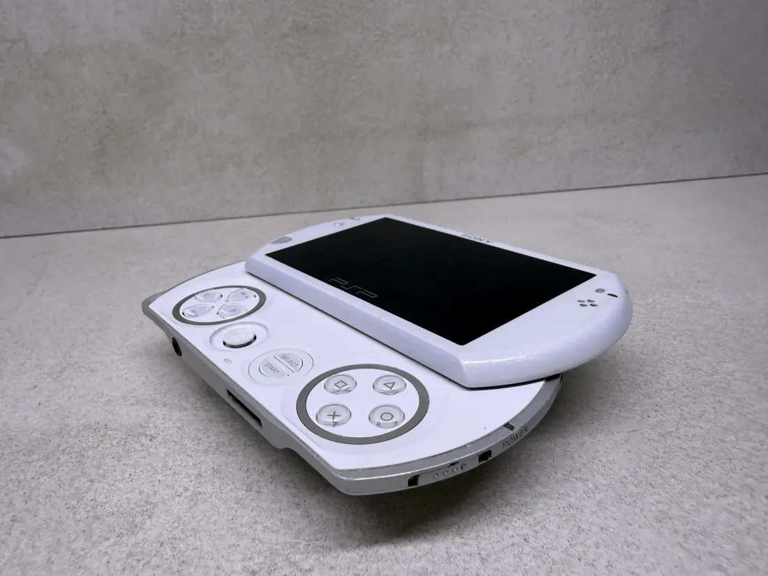 PSP GO > 16gb / 344 igre / + Emulatori