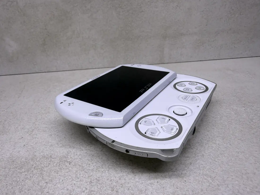 PSP GO > 16gb / 344 igre / + Emulatori