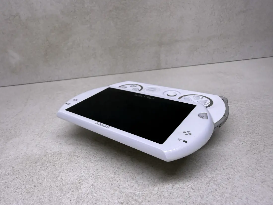 PSP GO > 16gb / 344 igre / + Emulatori