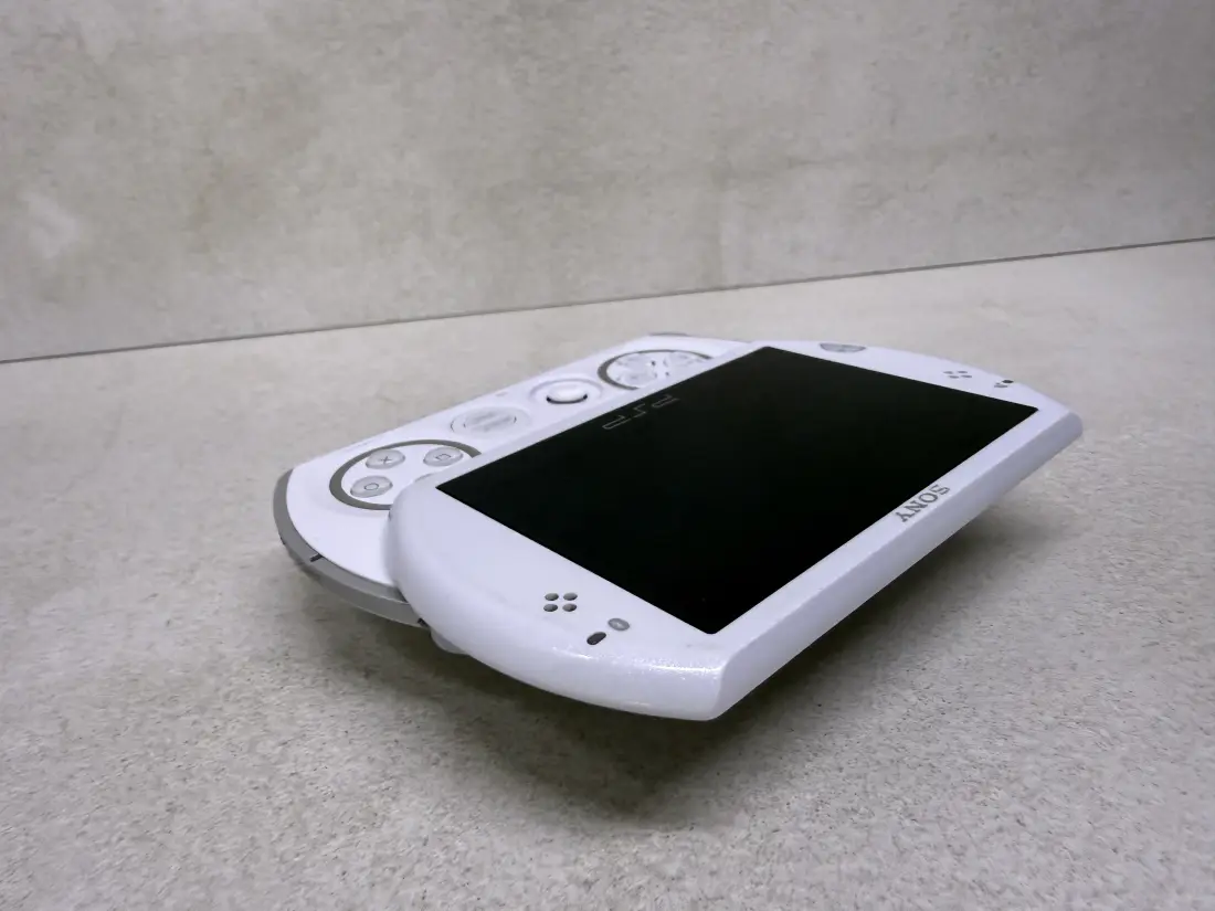 PSP GO > 16gb / 344 igre / + Emulatori