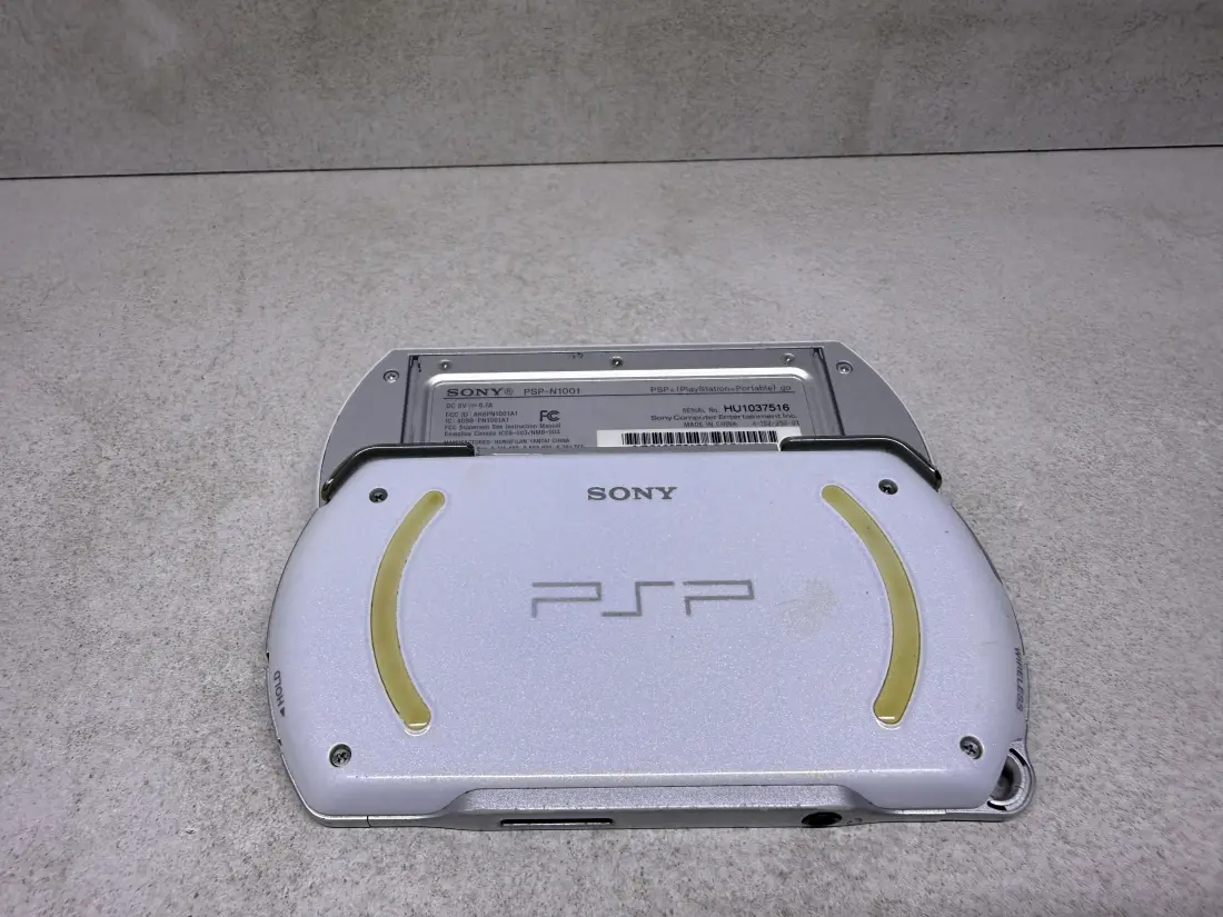 PSP GO > 16gb / 344 igre / + Emulatori