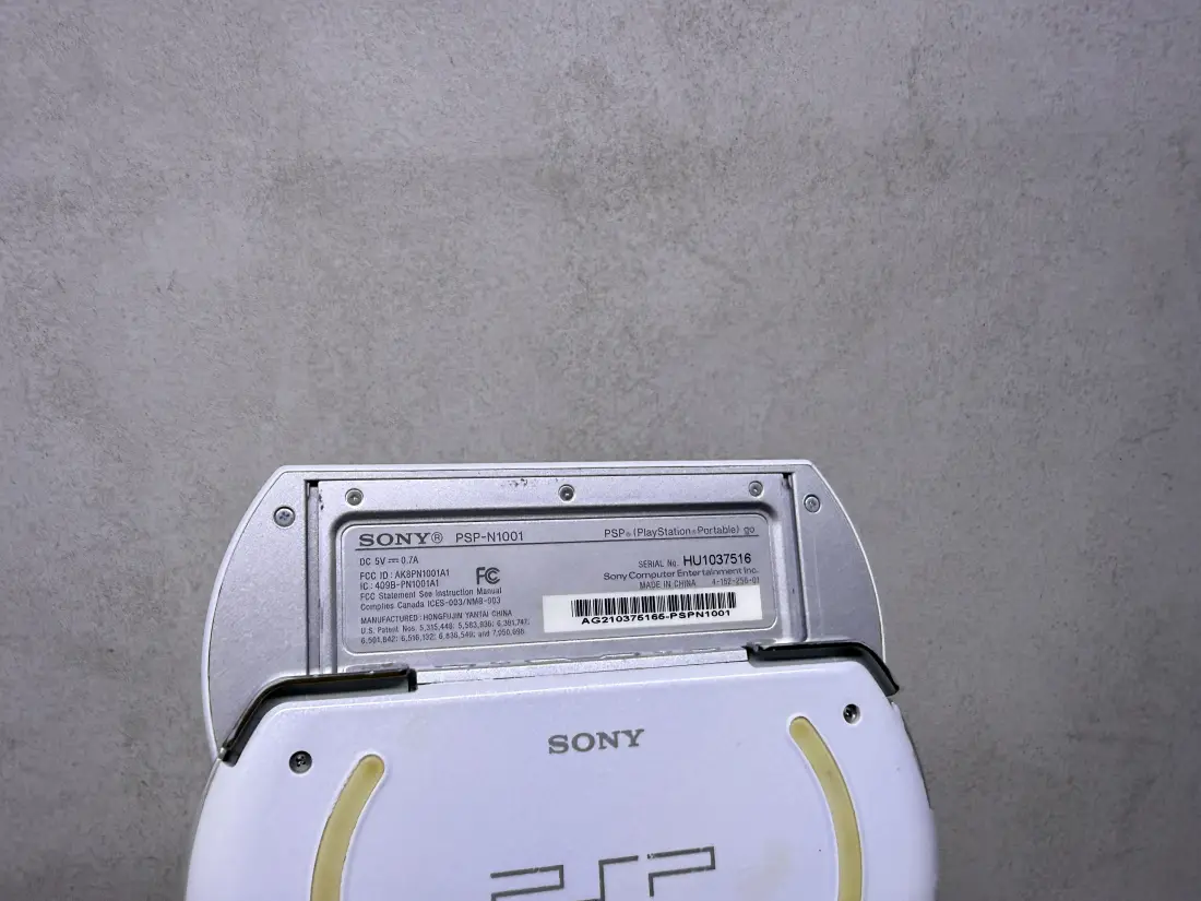 PSP GO > 16gb / 344 igre / + Emulatori