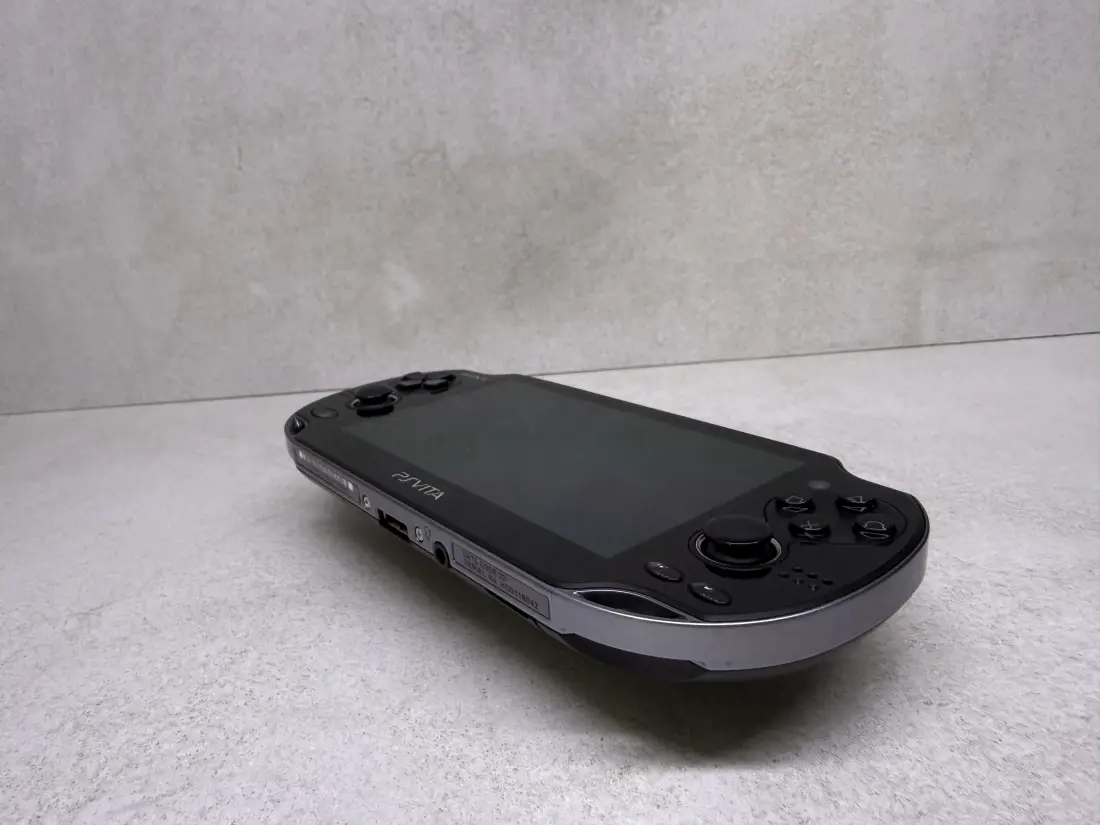 PS Vita OLED > 128gb / 580 igara / + Emulatori
