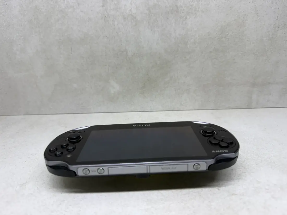 PS Vita OLED > 128gb / 580 igara / + Emulatori