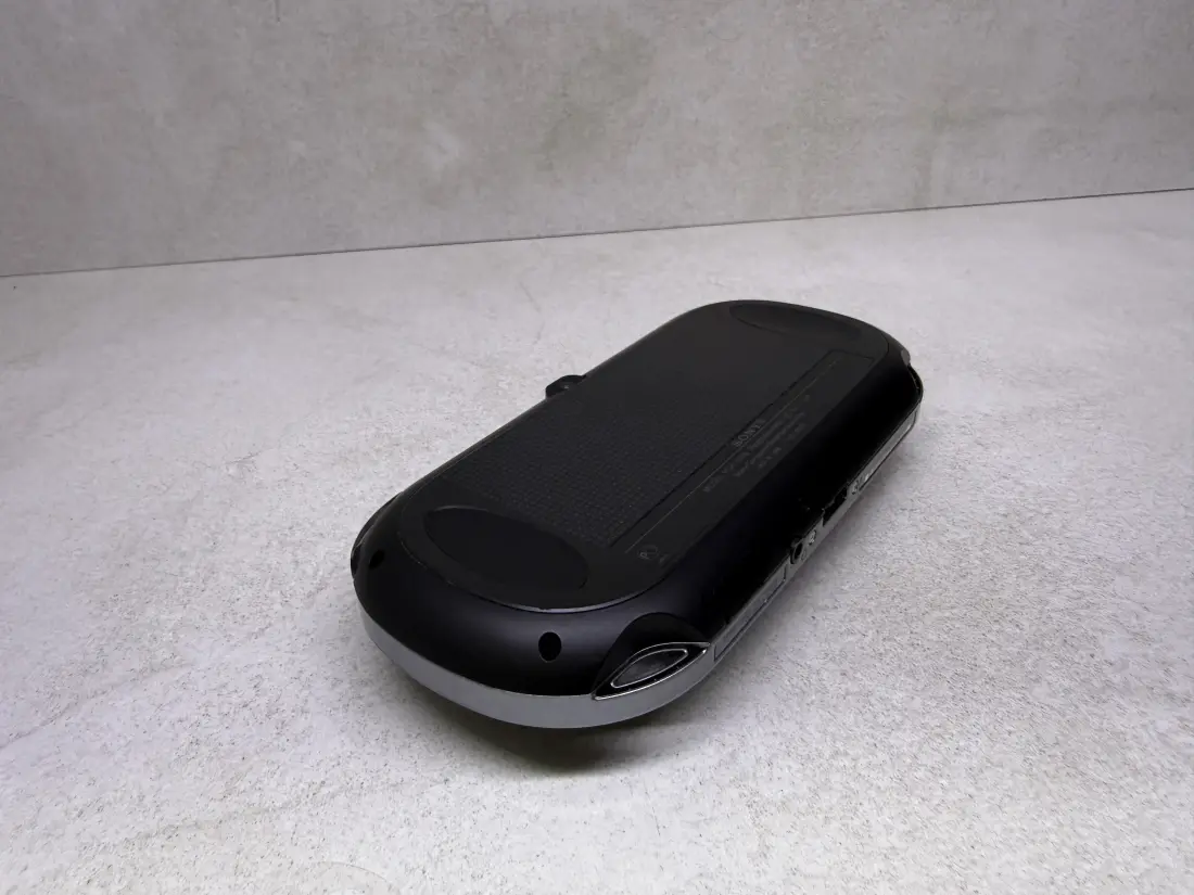 PS Vita OLED > 128gb / 580 igara / + Emulatori