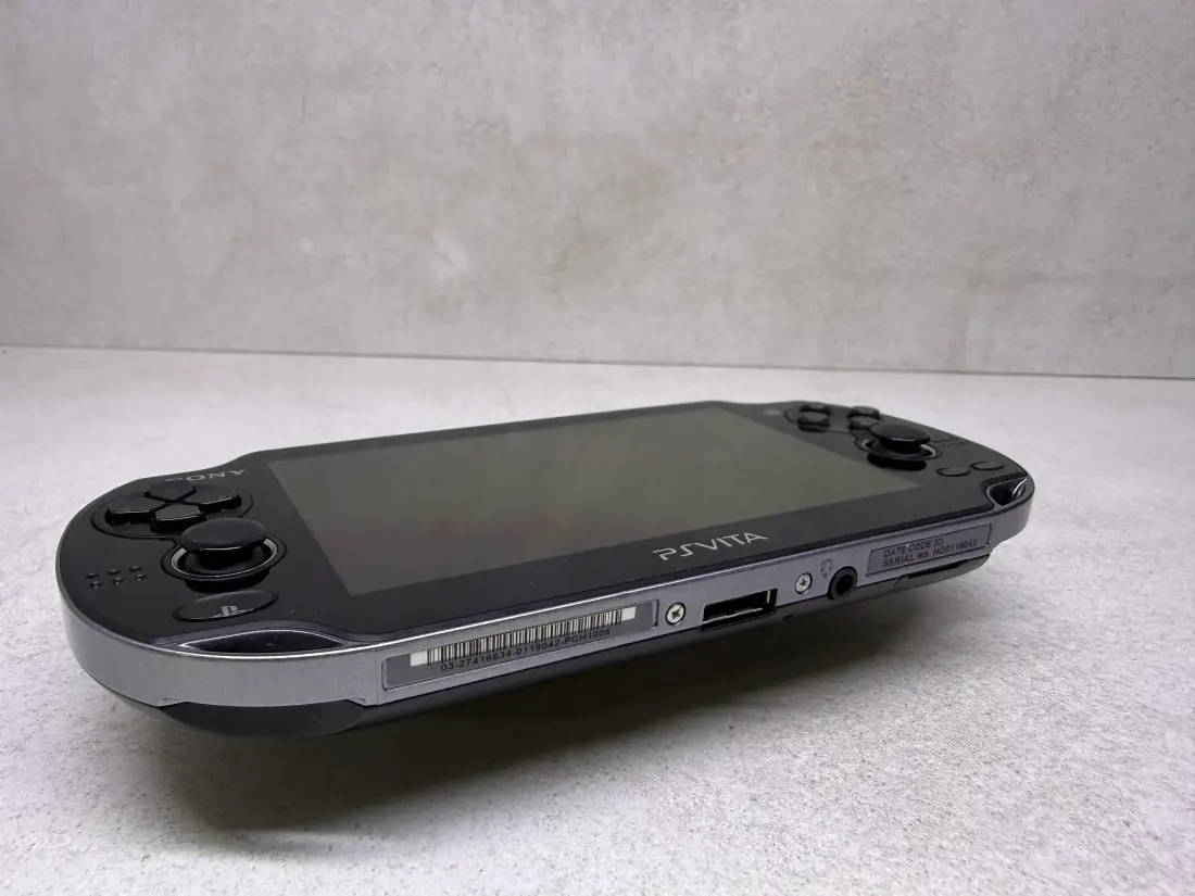 PS Vita OLED > 128gb / 580 igara / + Emulatori