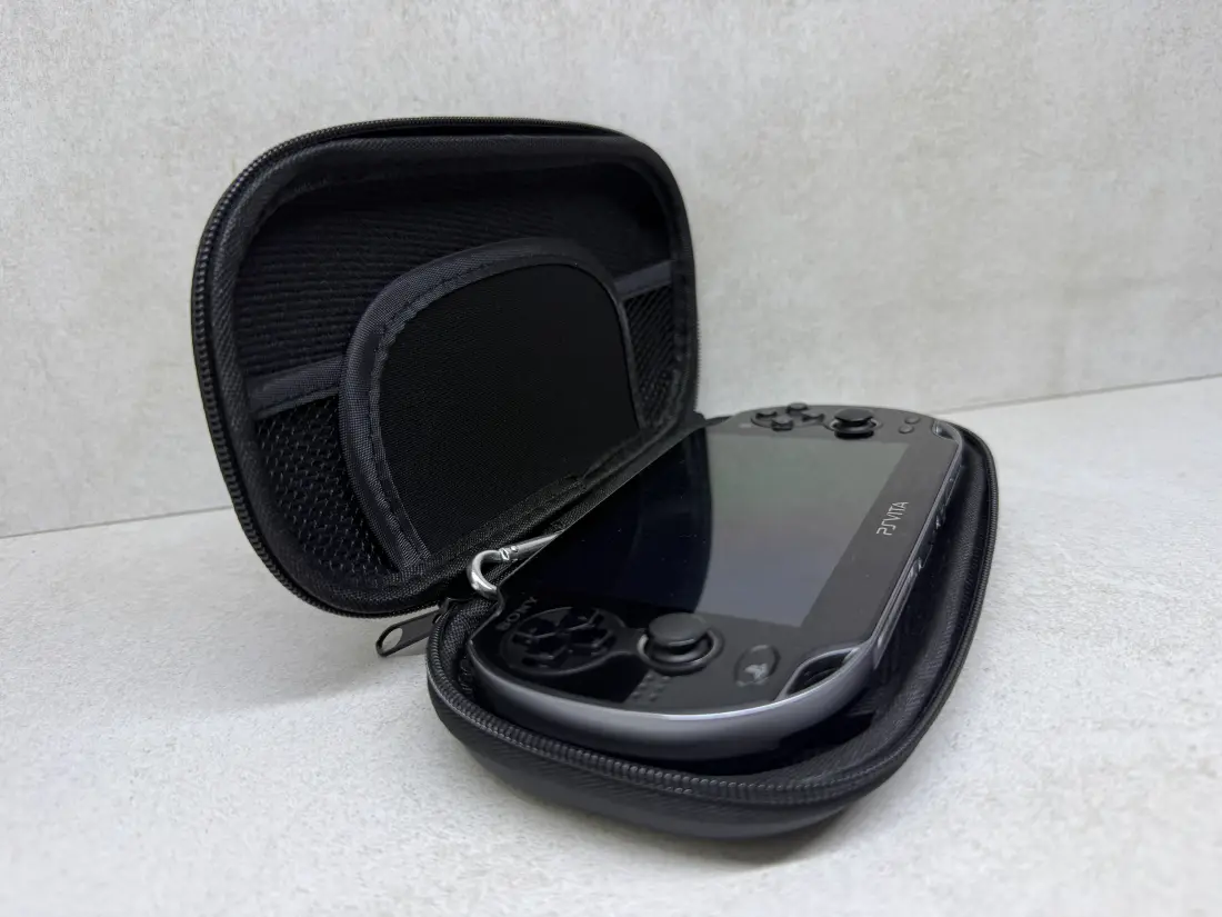 PS Vita OLED > 128gb / 580 igara / + Emulatori