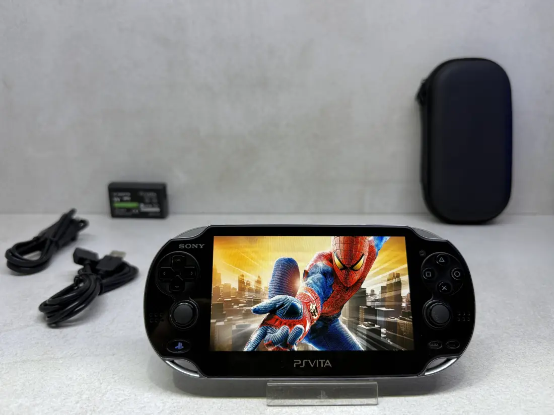 PS Vita OLED > 128gb / 580 igara / + Emulatori