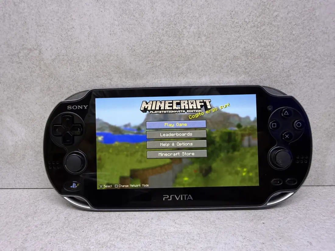 PS Vita OLED > 128gb / 580 igara / + Emulatori