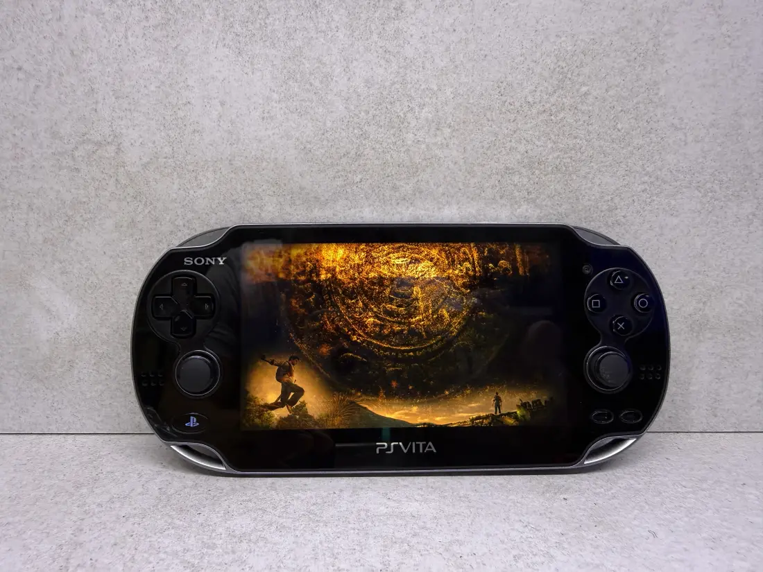 PS Vita OLED > 128gb / 580 igara / + Emulatori
